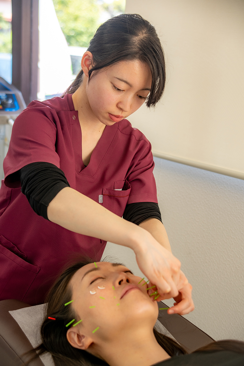 はじめまして 鍼灸師の山内です 豊橋の接骨院 豊橋の整体 鍼灸接骨院 腰痛 頭痛 肩こり 関節痛 エミシア鍼灸接骨院